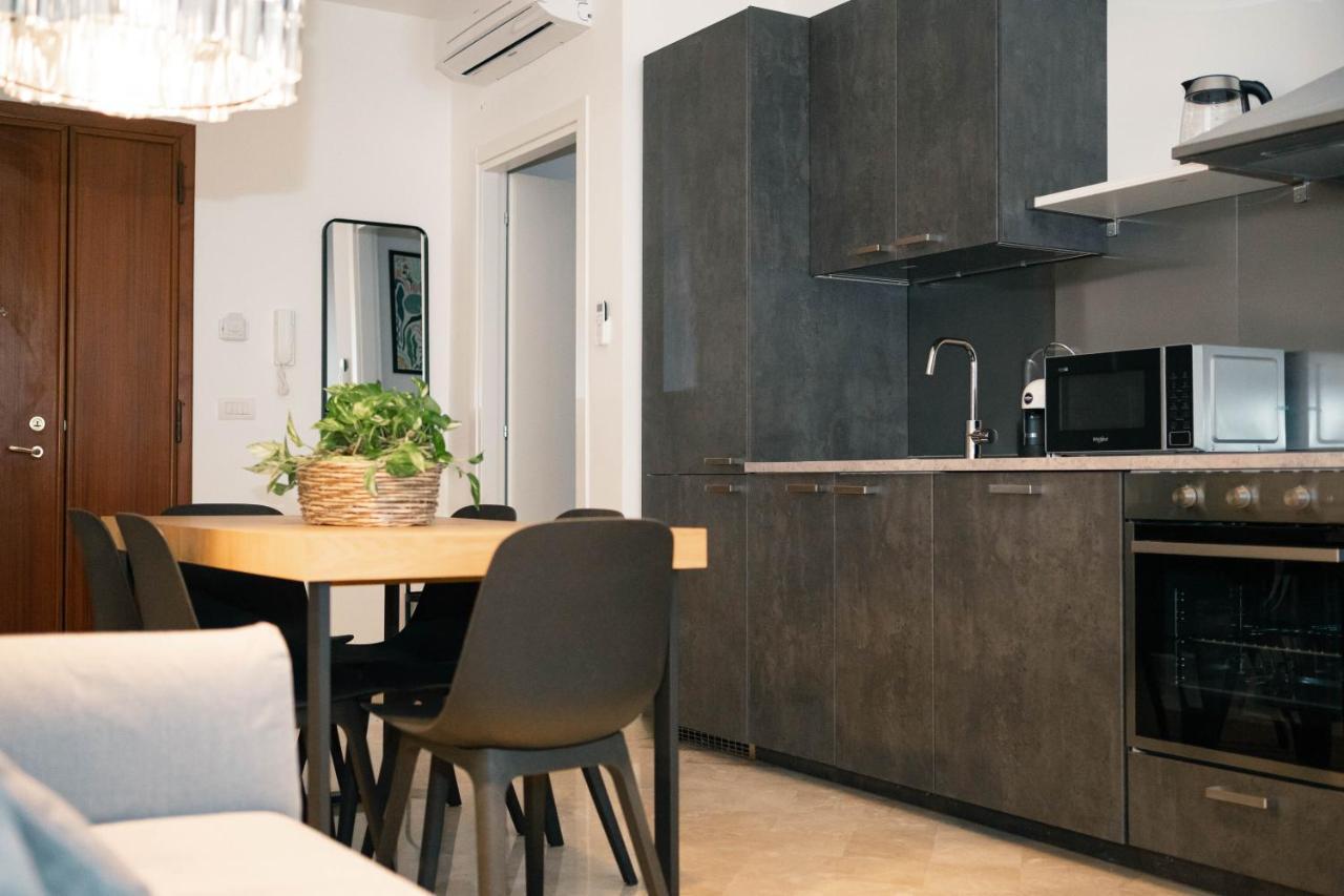 Black Marble - Design Apartment 바리 외부 사진